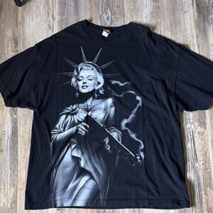 Black Graphic T-Shirt with Marilyn Monroe Statue of Liberty Design men’s size XL
